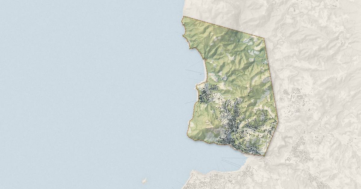 Portrait cartographique de Chiconi : relief, eau, forêts, bâti et voies, calculés à partir des données de l'IGN