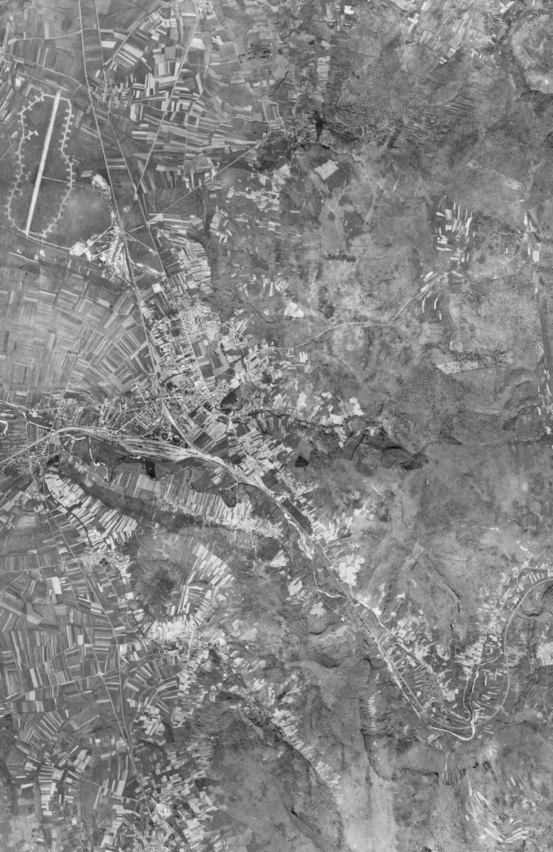 Ambérieu-en-Bugey en 1954, le territoire vu du ciel, au même cadrage