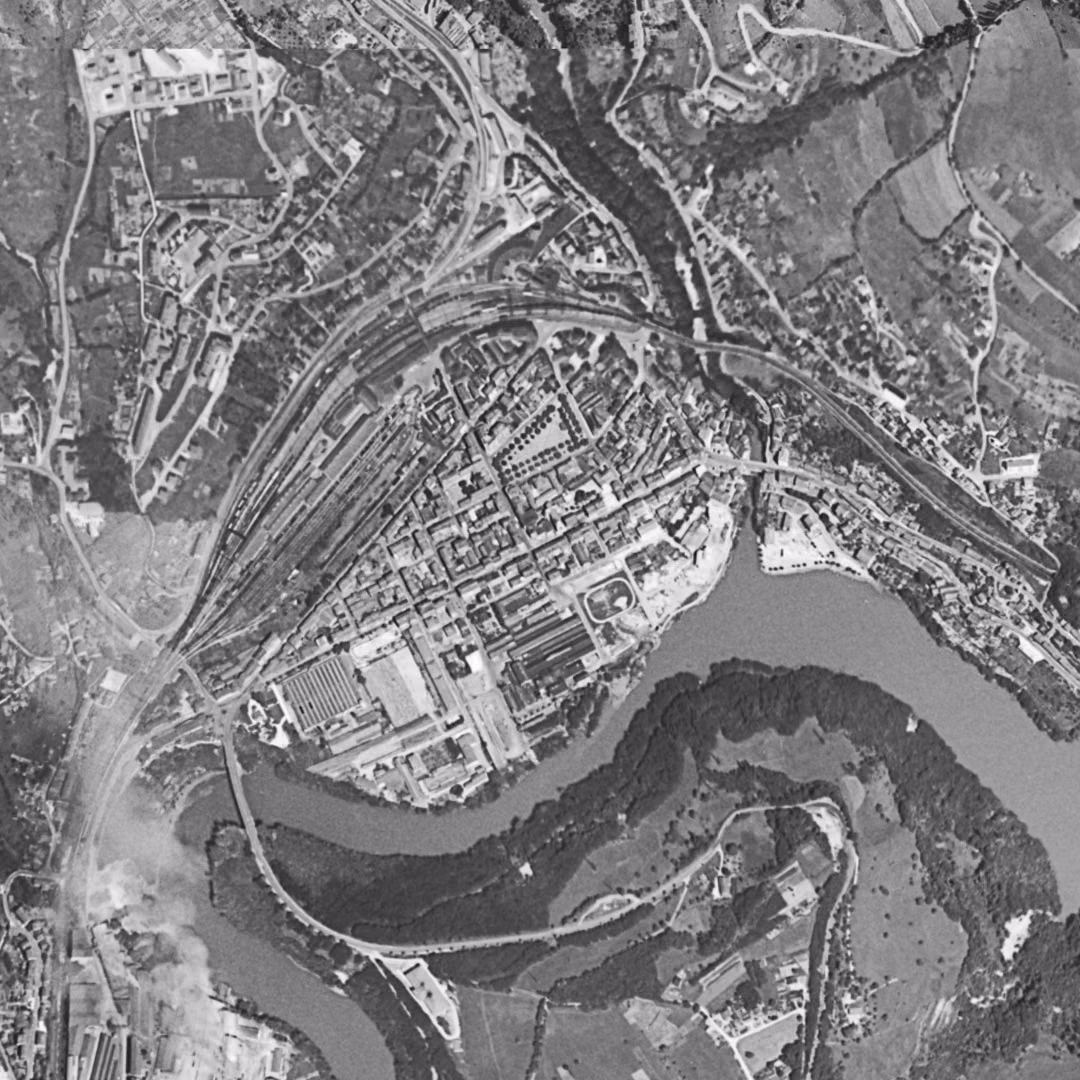 Valserhône en 1952, le centre vu du ciel, au même cadrage