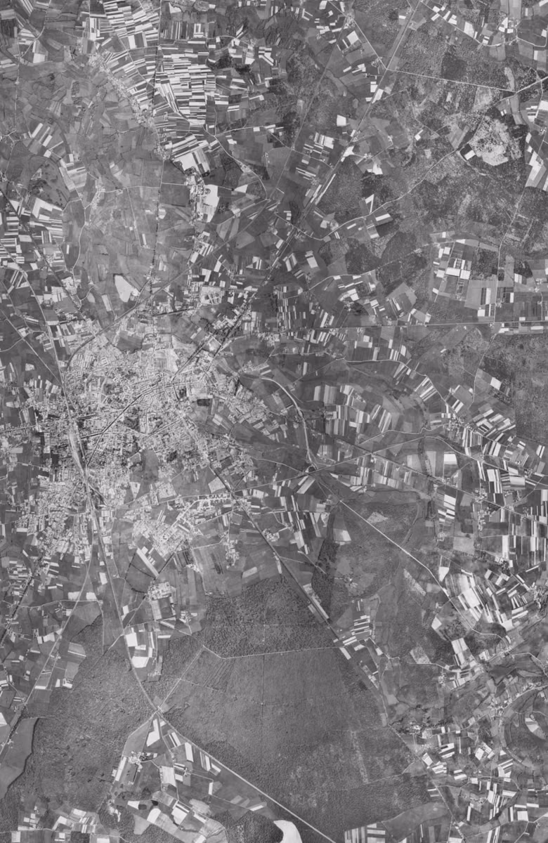 Bourg-en-Bresse en 1954, le territoire vu du ciel, au même cadrage
