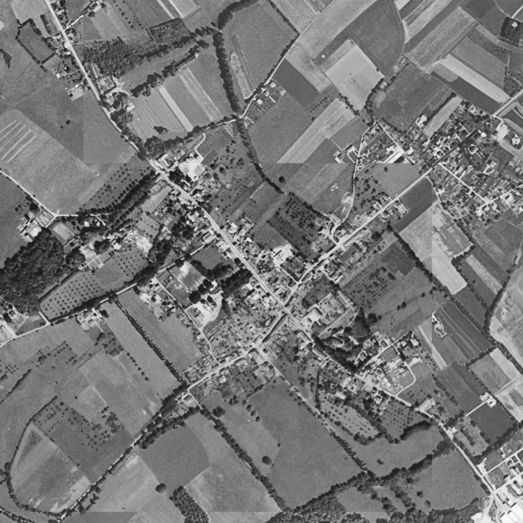 Ferney-Voltaire en 1953, le centre vu du ciel, au même cadrage