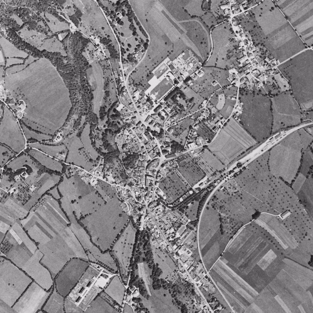 Gex en 1953, le centre vu du ciel, au même cadrage