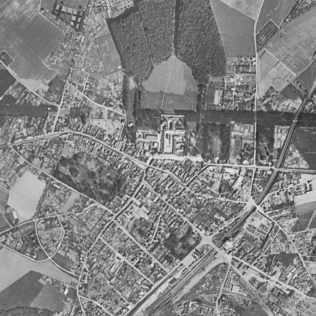 Villers-Cotterêts en 1958, le centre vu du ciel, au même cadrage
