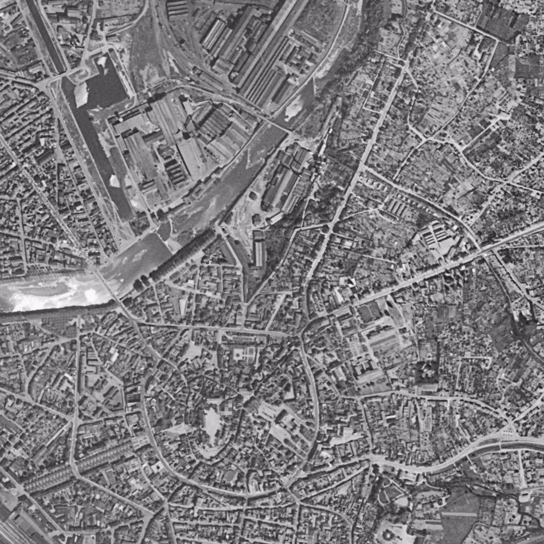Montluçon en 1954, le centre vu du ciel, au même cadrage