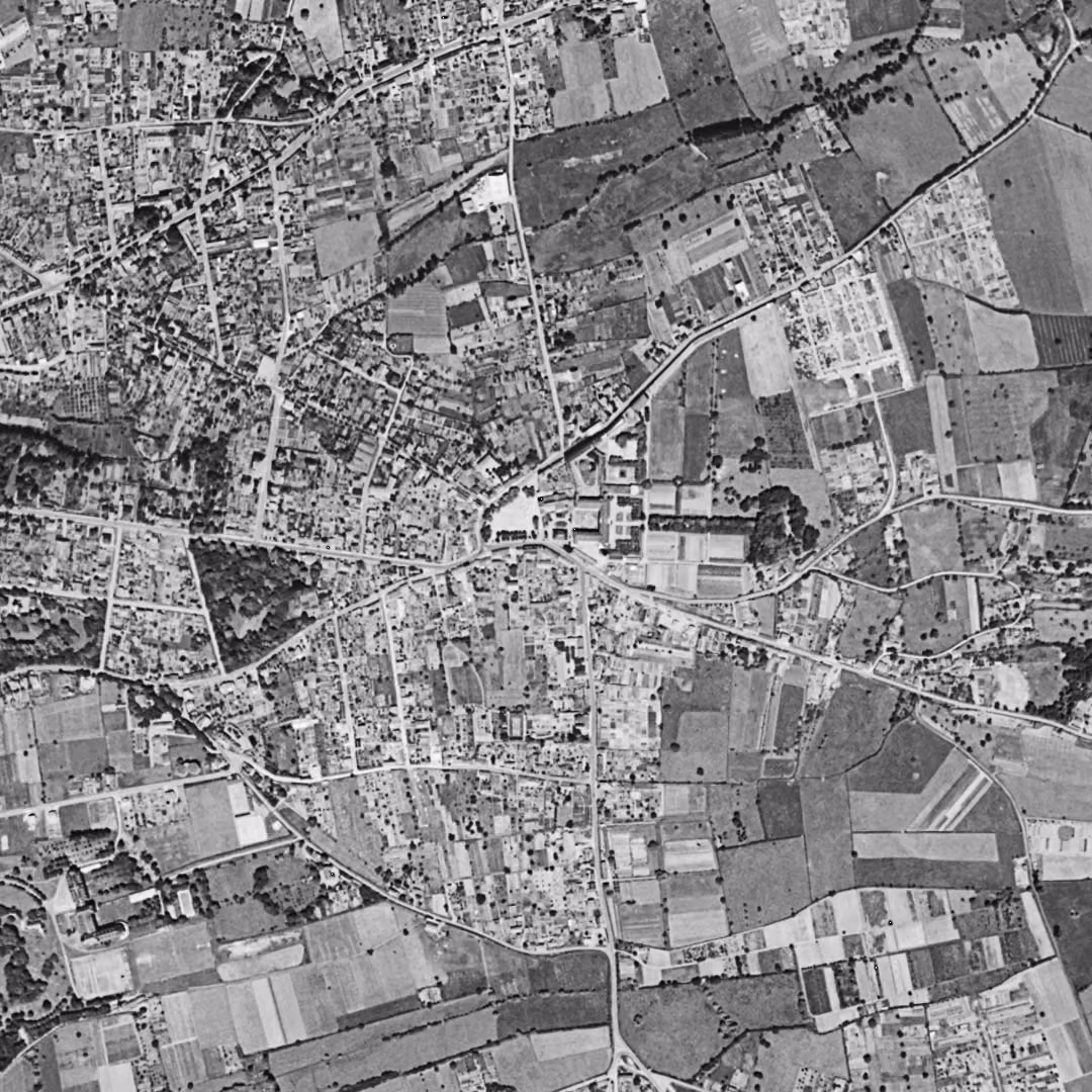 Yzeure en 1954, le centre vu du ciel, au même cadrage