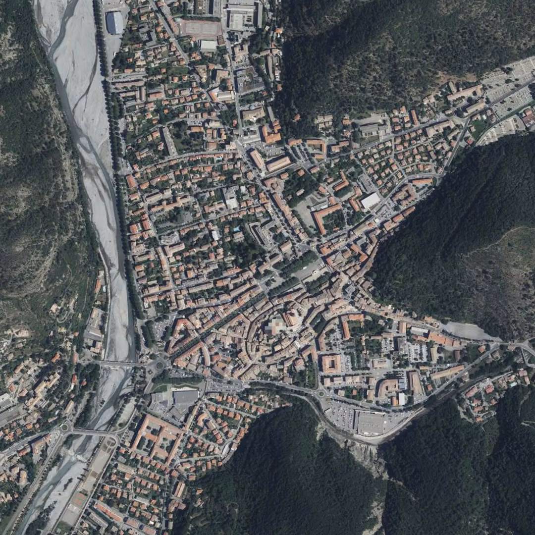 Digne-les-Bains aujourd'hui, le centre vu du ciel
