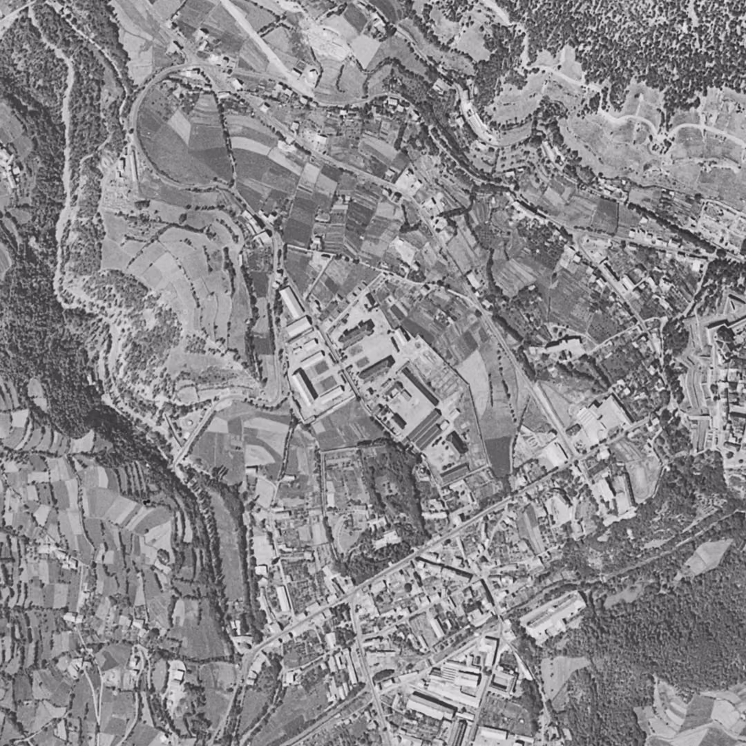Briançon en 1952, le centre vu du ciel, au même cadrage