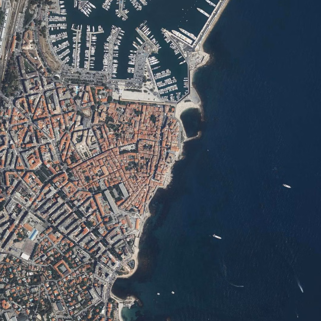 Antibes aujourd'hui, le centre vu du ciel