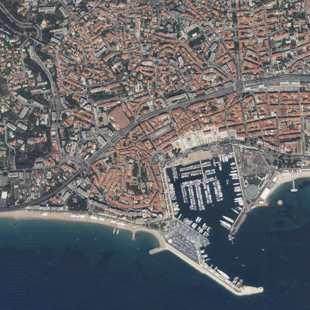 Cannes aujourd'hui, le centre vu du ciel
