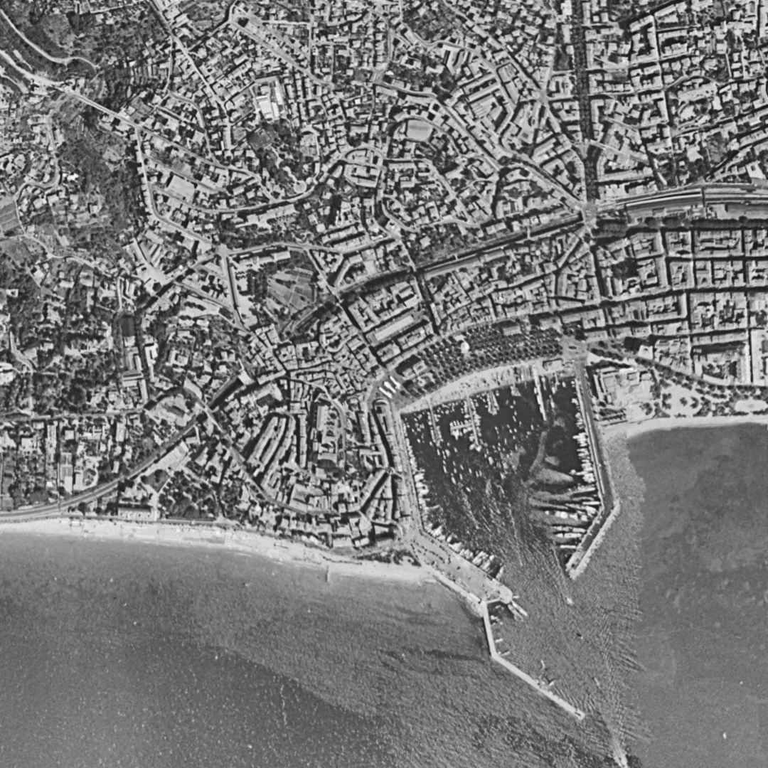 Cannes en 1955, le centre vu du ciel, au même cadrage