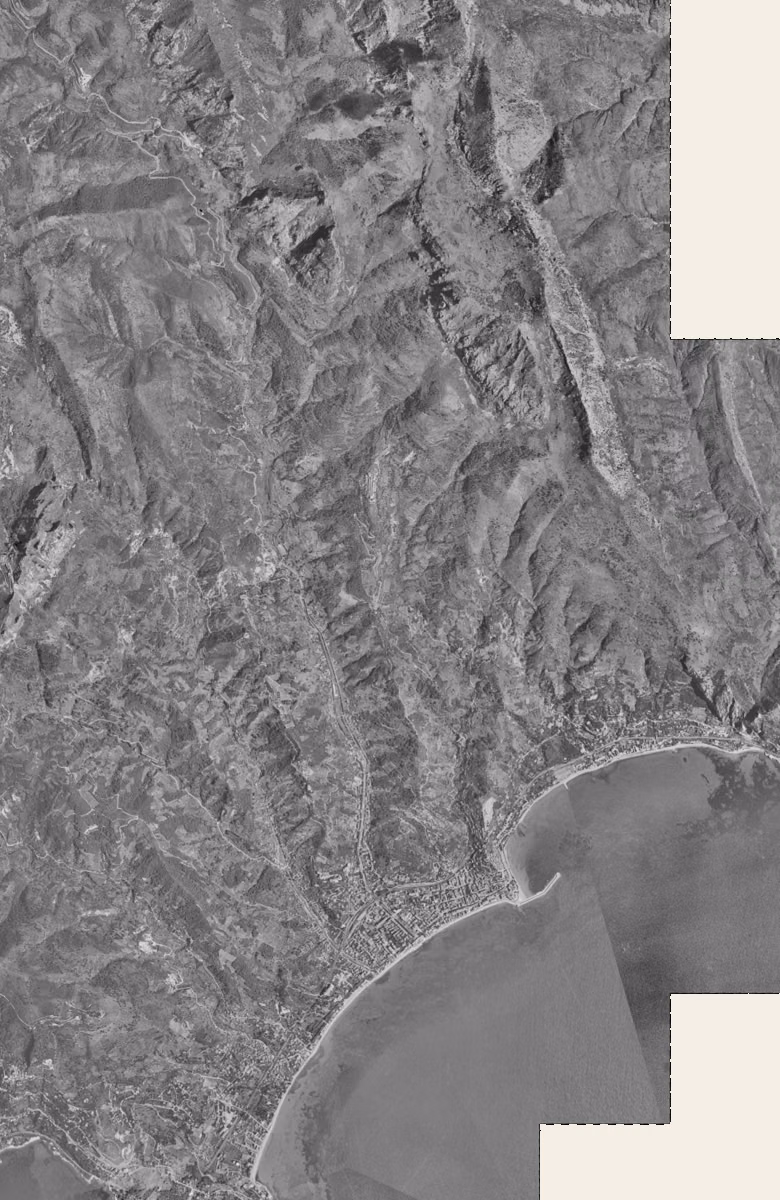 Menton en 1955, le territoire vu du ciel, au même cadrage