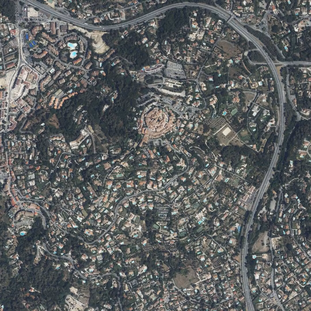 Mougins aujourd'hui, le centre vu du ciel