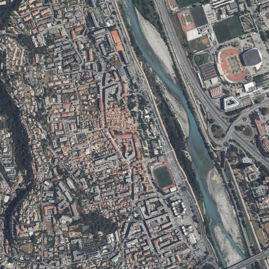 Saint-Laurent-du-Var aujourd'hui, le centre vu du ciel