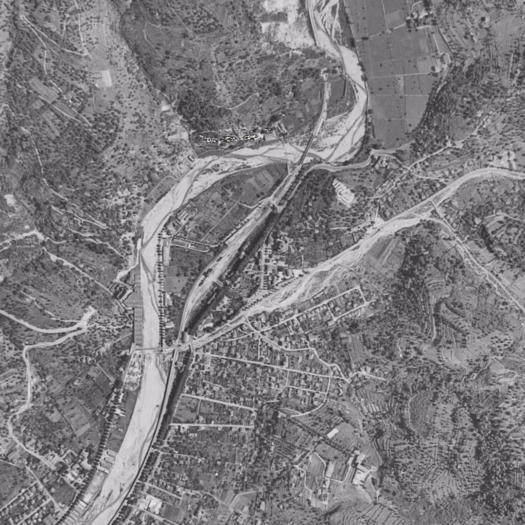 La Trinité en 1955, le centre vu du ciel, au même cadrage