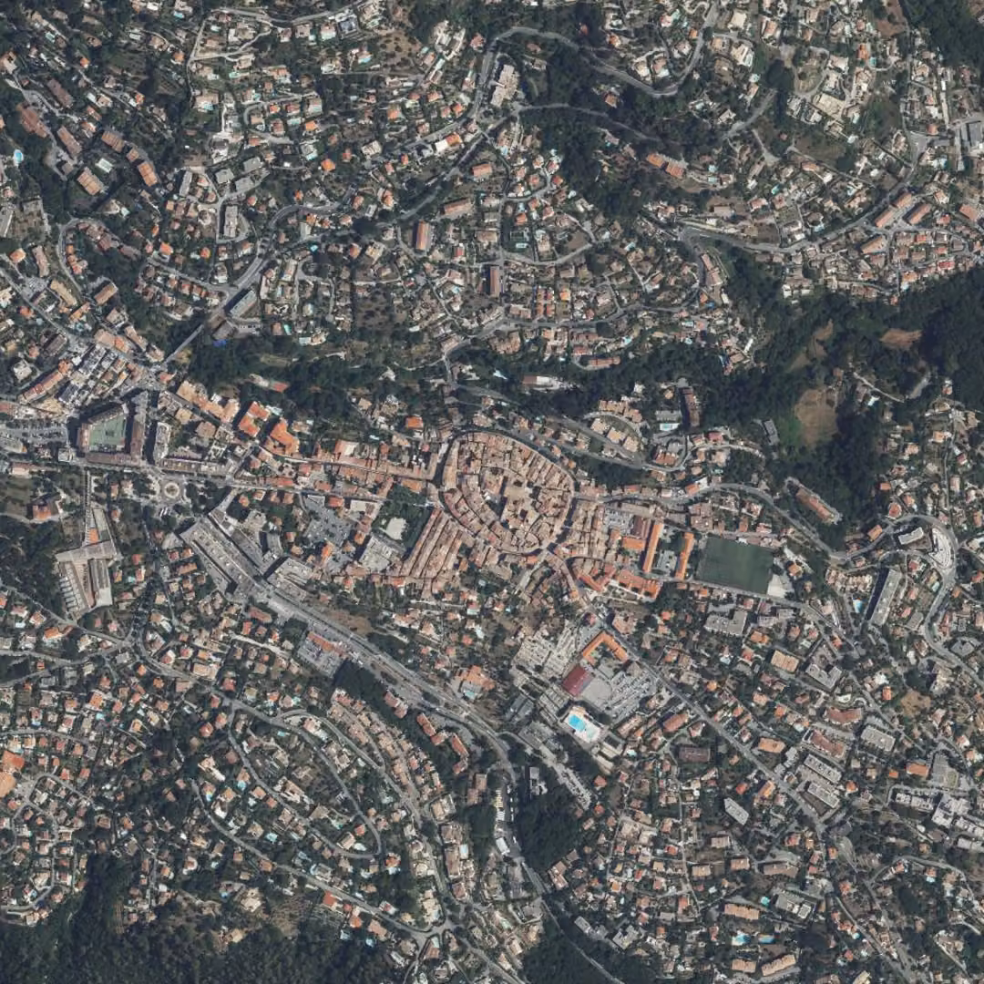 Vence aujourd'hui, le centre vu du ciel
