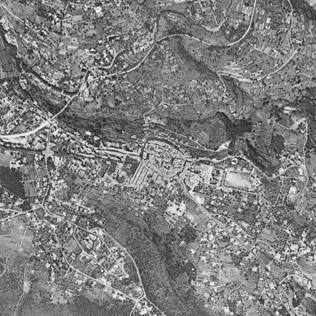 Vence en 1958, le centre vu du ciel, au même cadrage