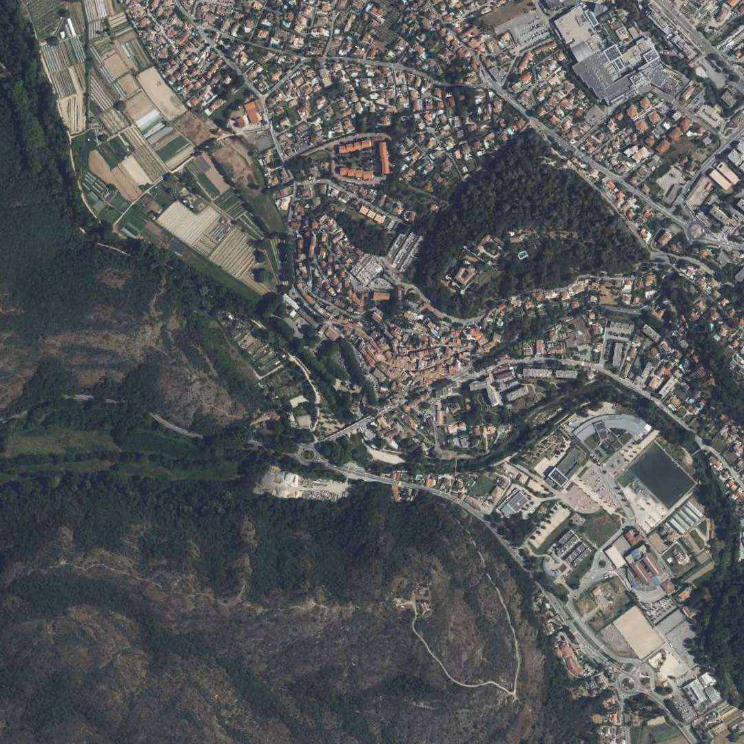Villeneuve-Loubet aujourd'hui, le centre vu du ciel