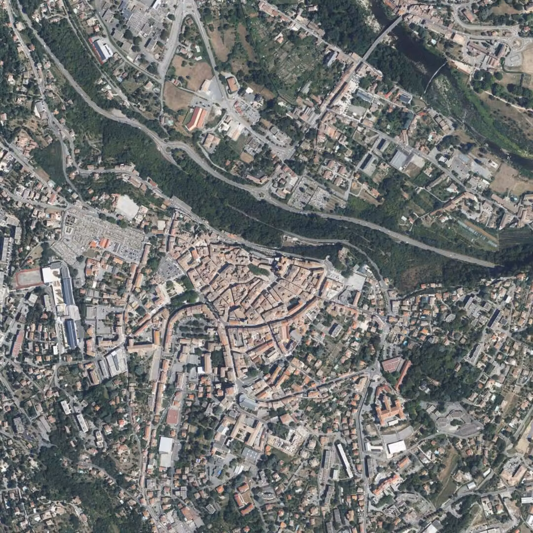 Aubenas aujourd'hui, le centre vu du ciel