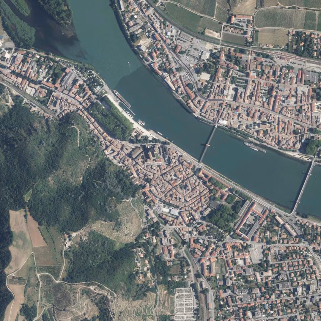 Tournon-sur-Rhône aujourd'hui, le centre vu du ciel