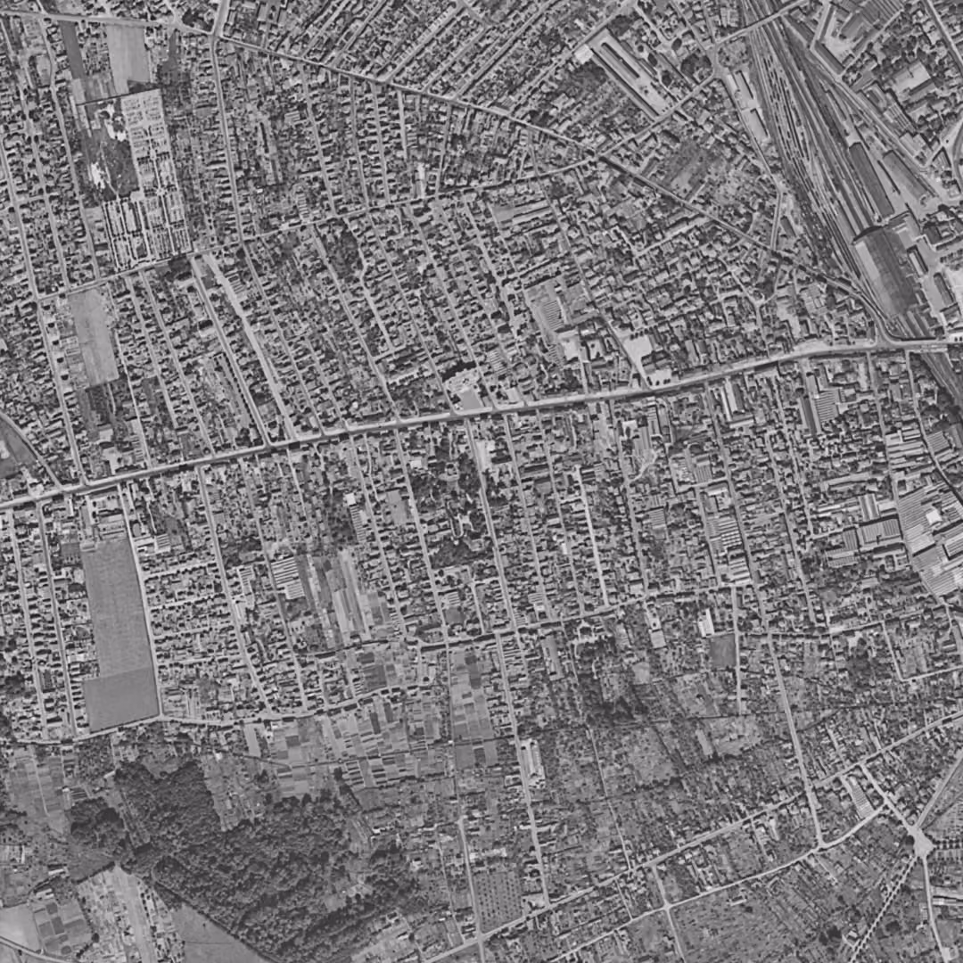 Sainte-Savine en 1953, le centre vu du ciel, au même cadrage