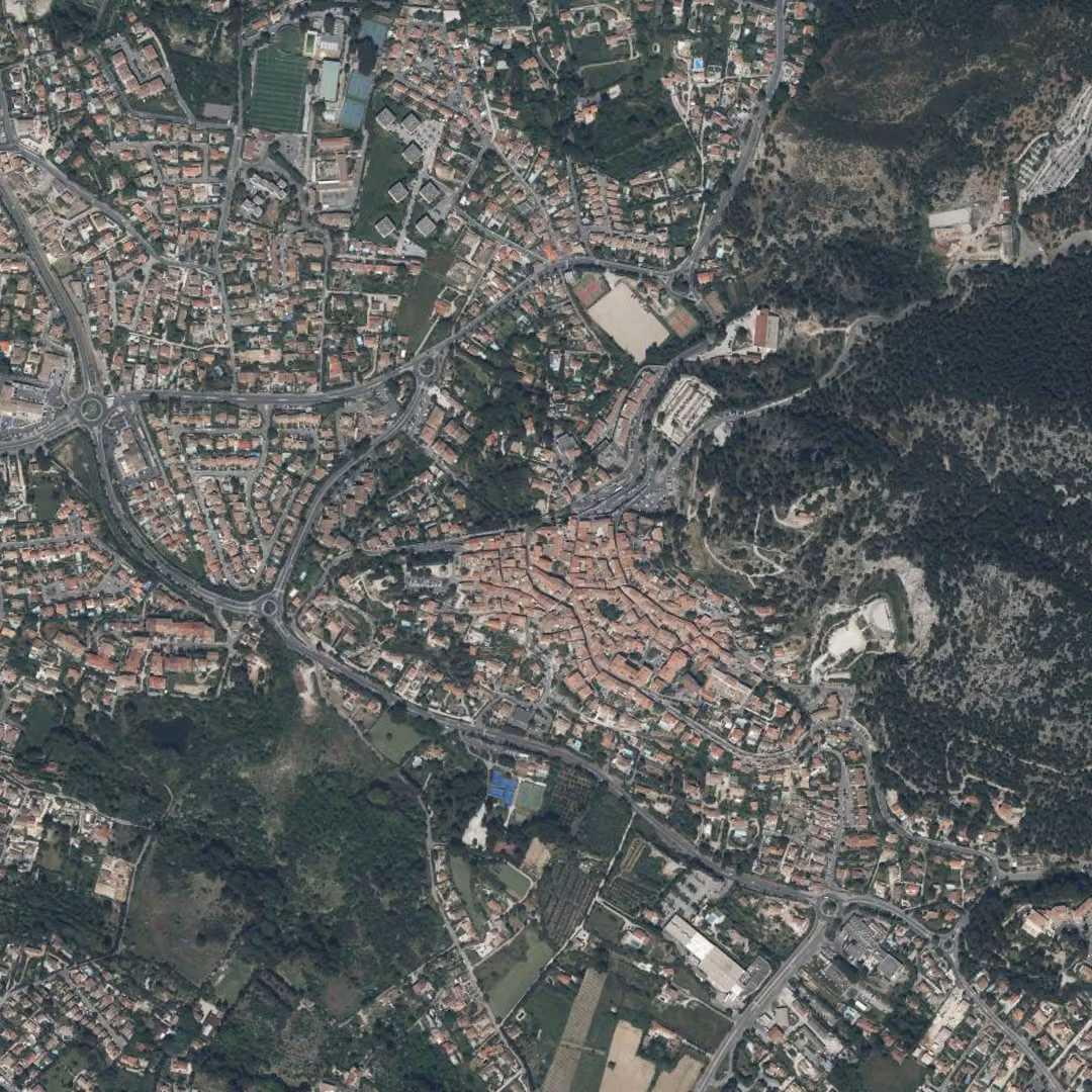 Allauch aujourd'hui, le centre vu du ciel
