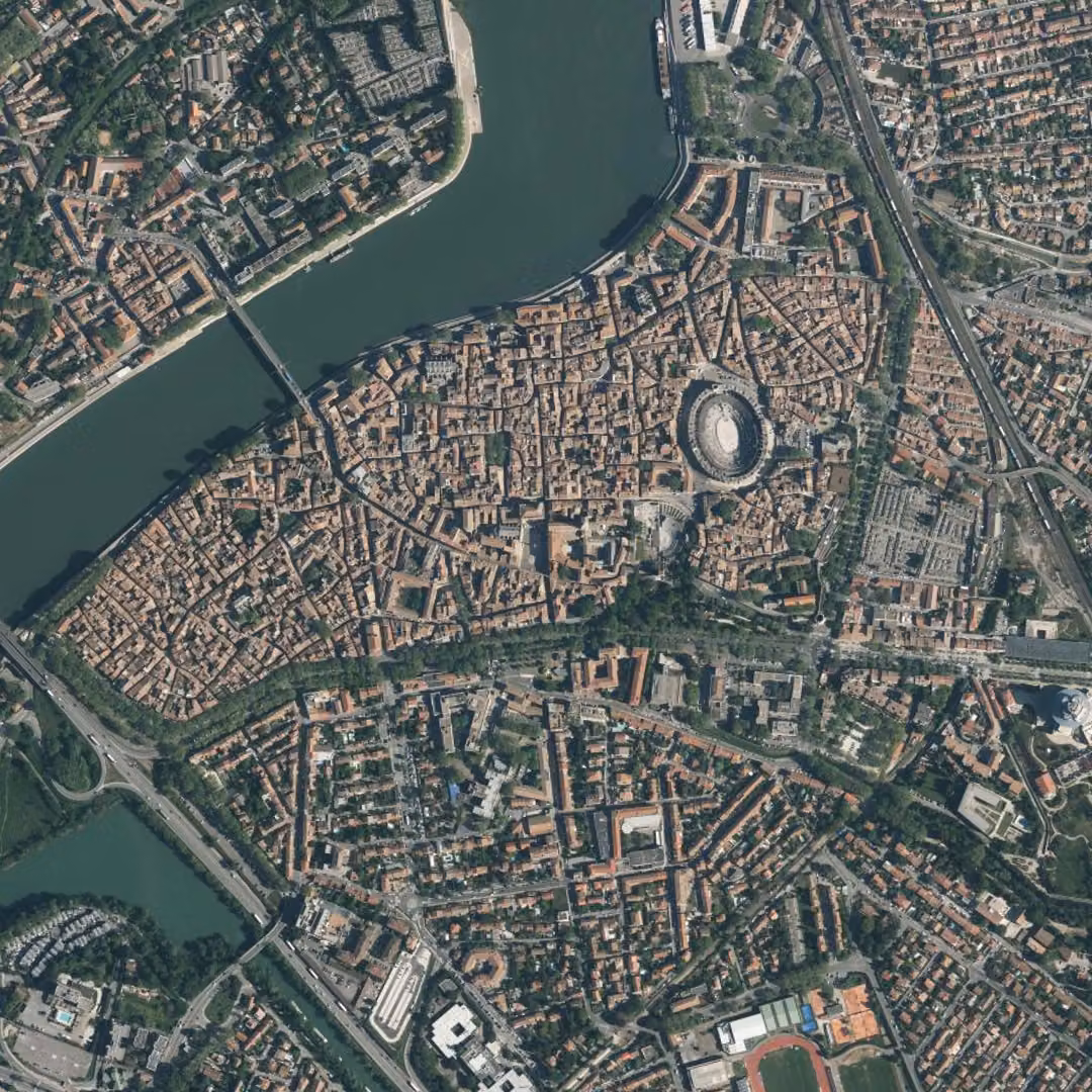 Arles aujourd'hui, le centre vu du ciel
