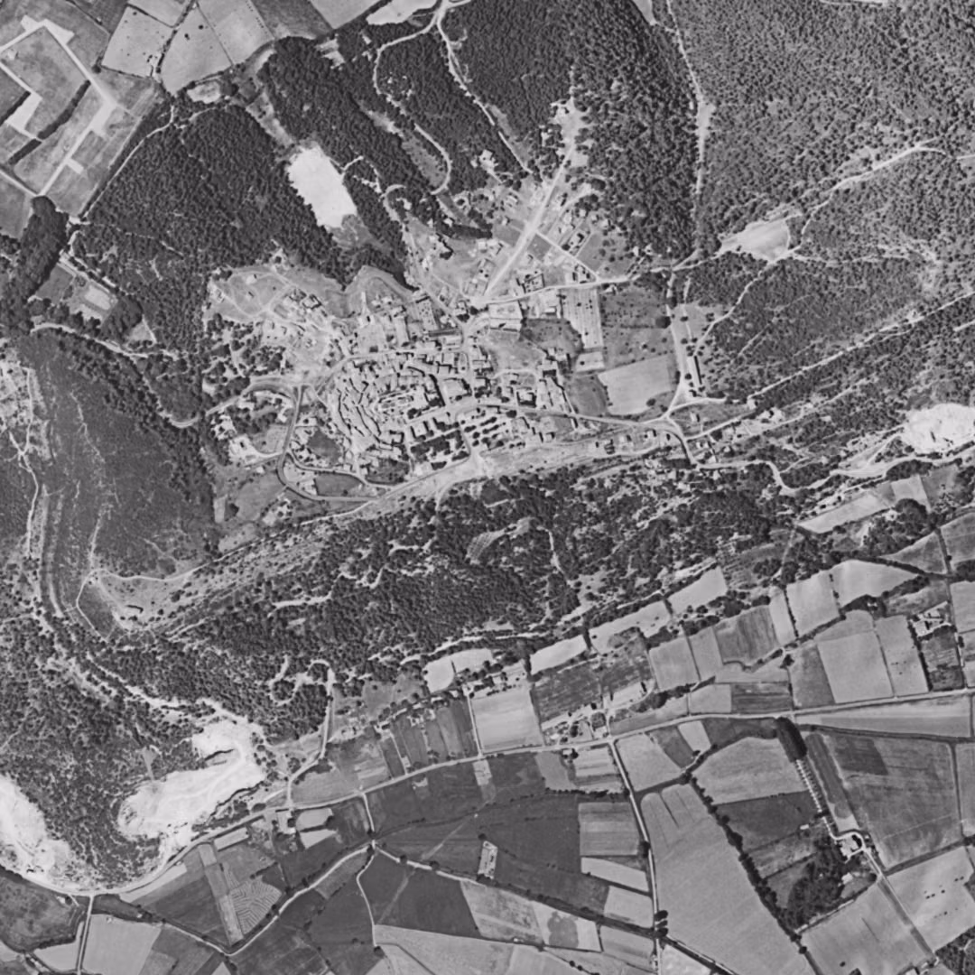 Bouc-Bel-Air en 1960, le centre vu du ciel, au même cadrage