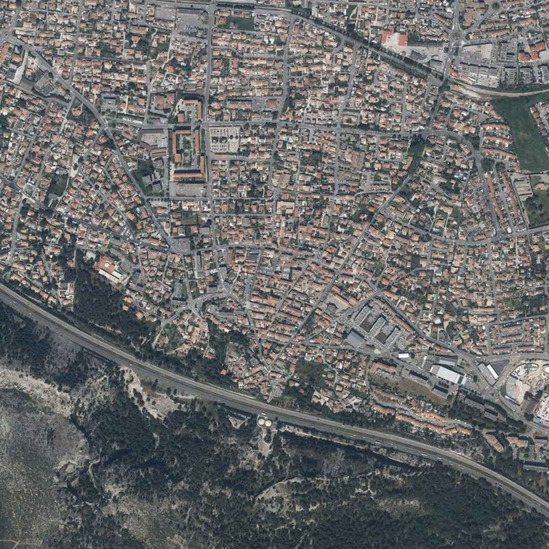 Châteauneuf-les-Martigues aujourd'hui, le centre vu du ciel