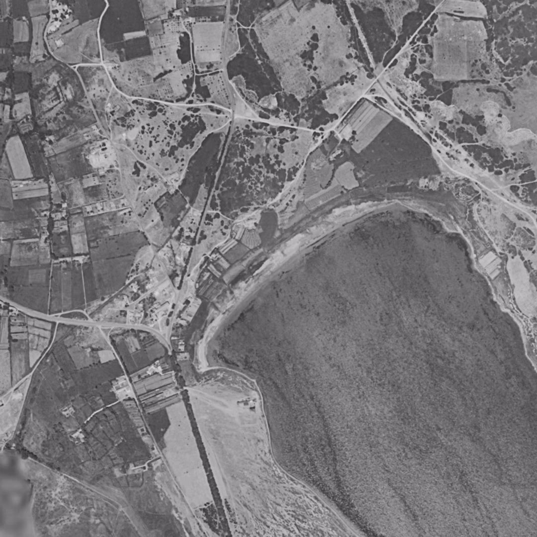 Fos-sur-Mer en 1960, le centre vu du ciel, au même cadrage