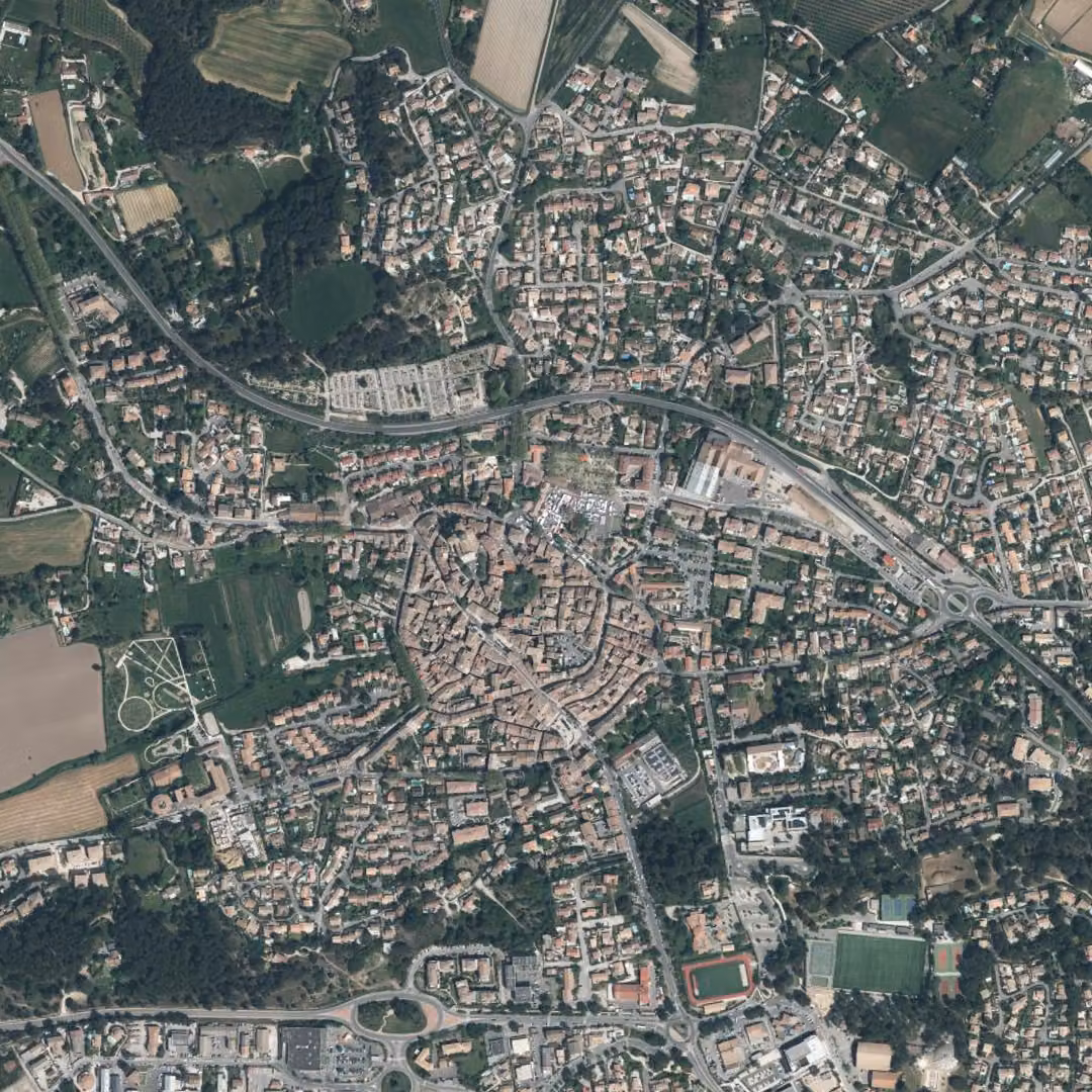 Lambesc aujourd'hui, le centre vu du ciel