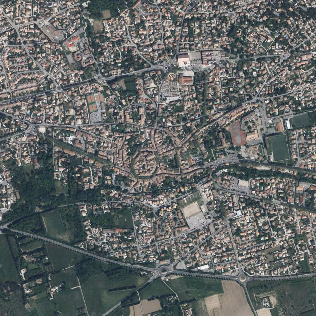 Pélissanne aujourd'hui, le centre vu du ciel