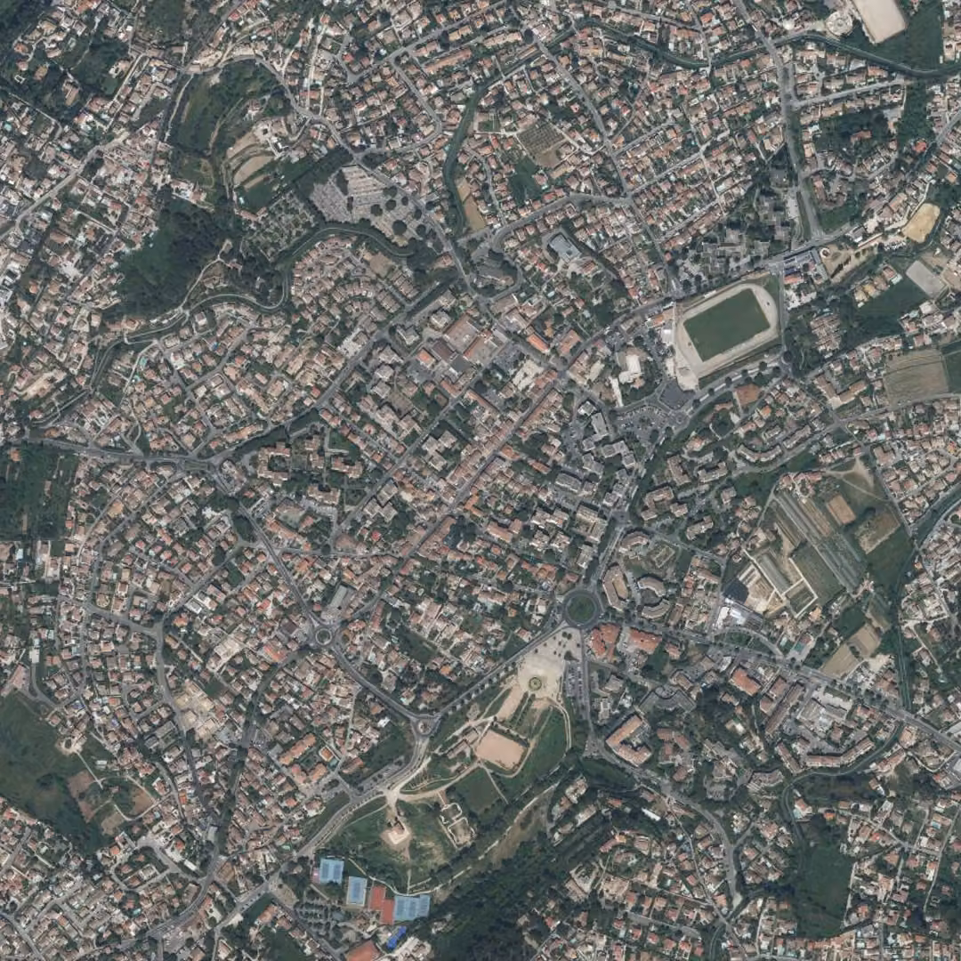 Plan-de-Cuques aujourd'hui, le centre vu du ciel