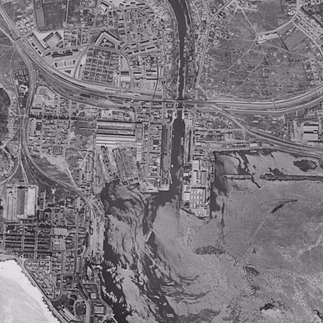 Port-de-Bouc en 1960, le centre vu du ciel, au même cadrage