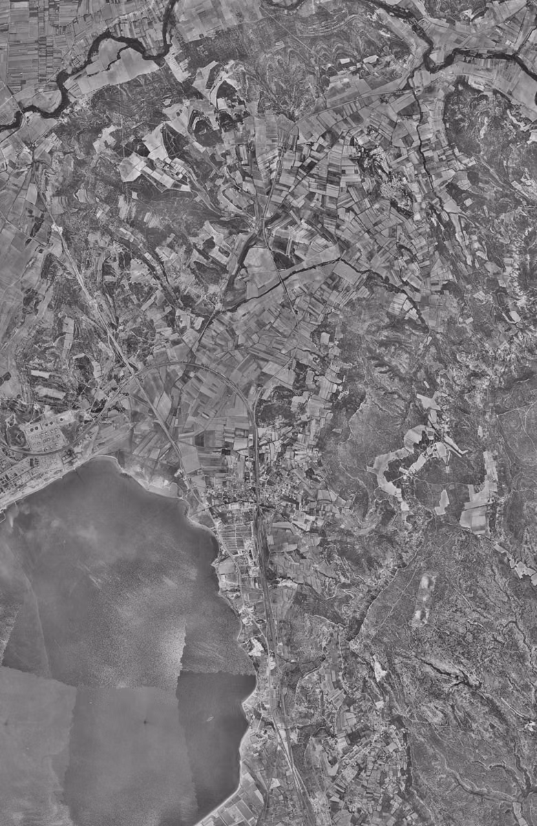 Rognac en 1960, le territoire vu du ciel, au même cadrage