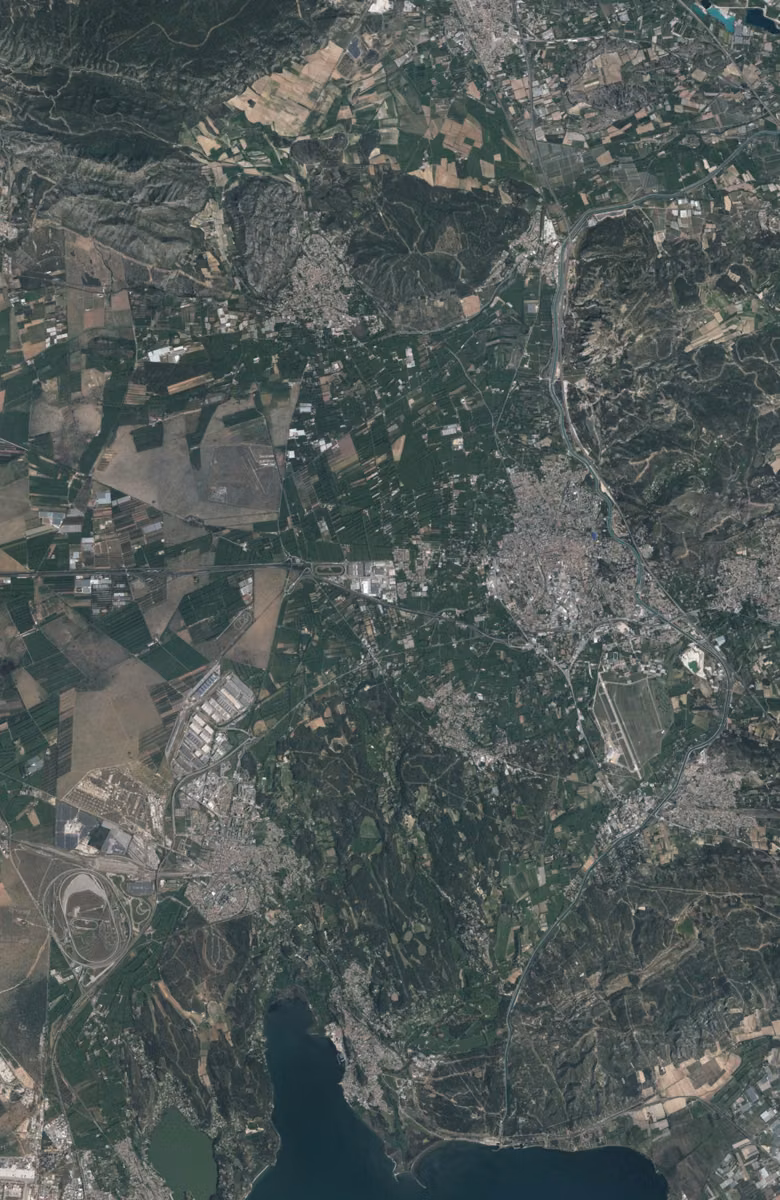 Salon-de-Provence aujourd'hui, le territoire vu du ciel
