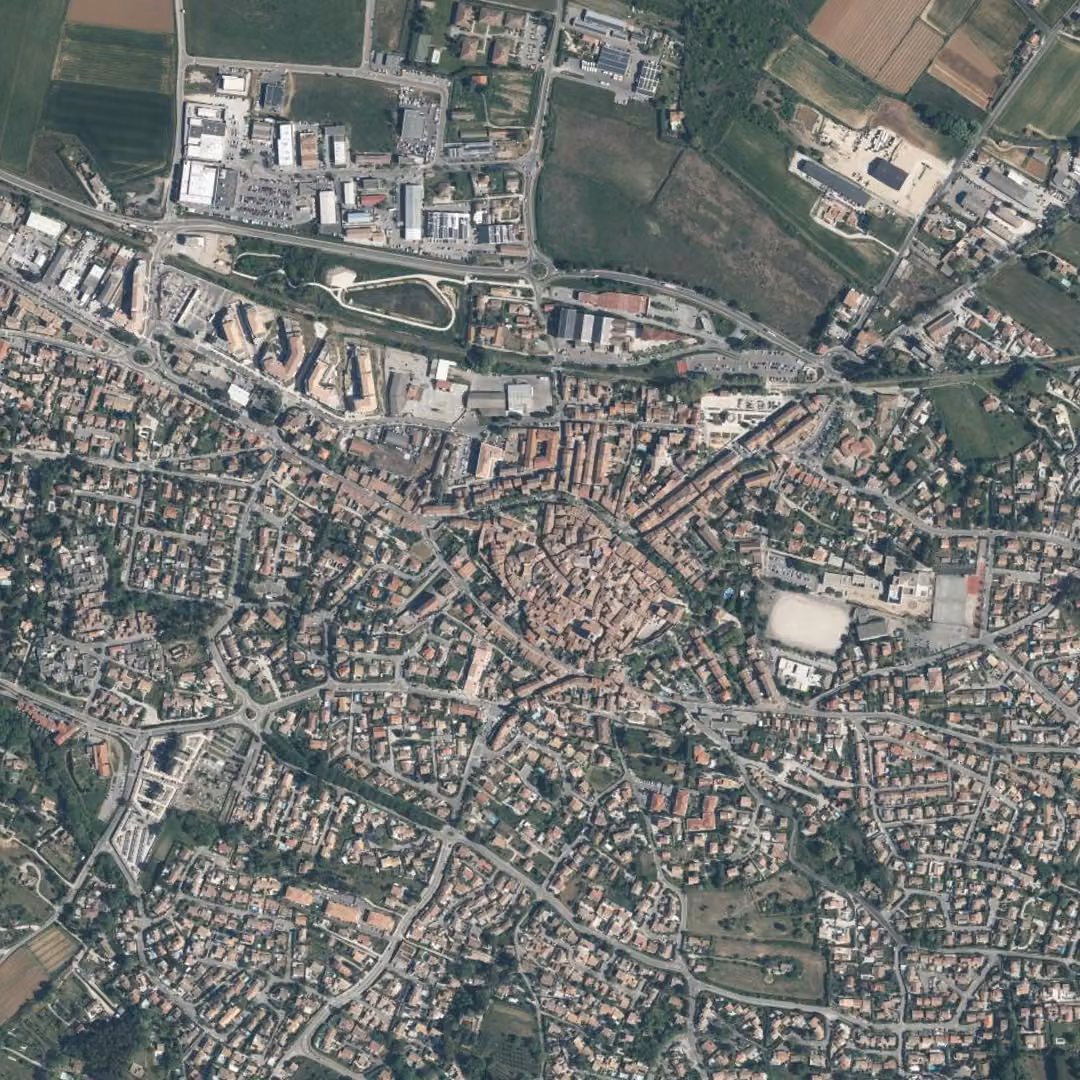 Trets aujourd'hui, le centre vu du ciel