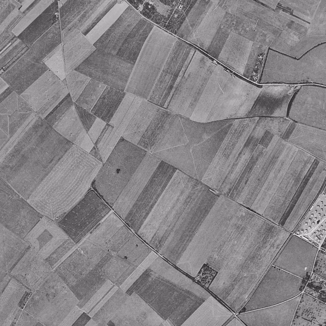 Hérouville-Saint-Clair en 1947, le centre vu du ciel, au même cadrage