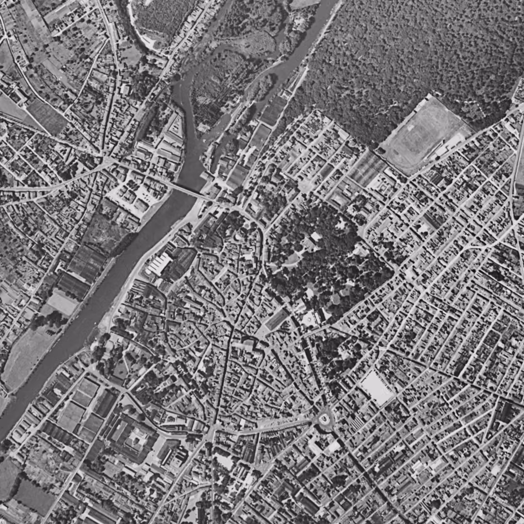 Cognac en 1957, le centre vu du ciel, au même cadrage