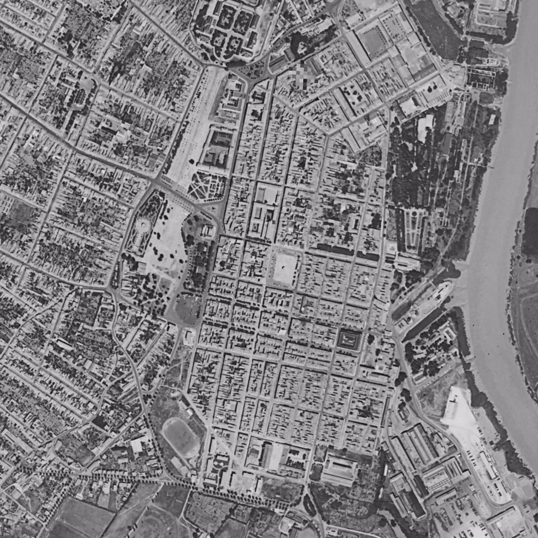 Rochefort en 1957, le centre vu du ciel, au même cadrage