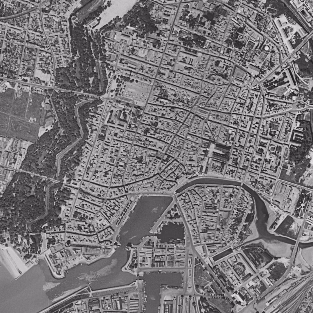 La Rochelle en 1957, le centre vu du ciel, au même cadrage