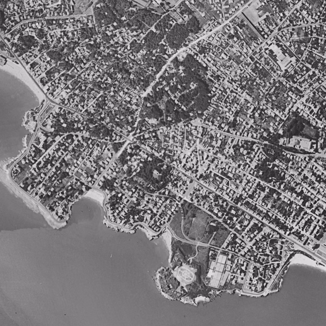 Royan en 1957, le centre vu du ciel, au même cadrage