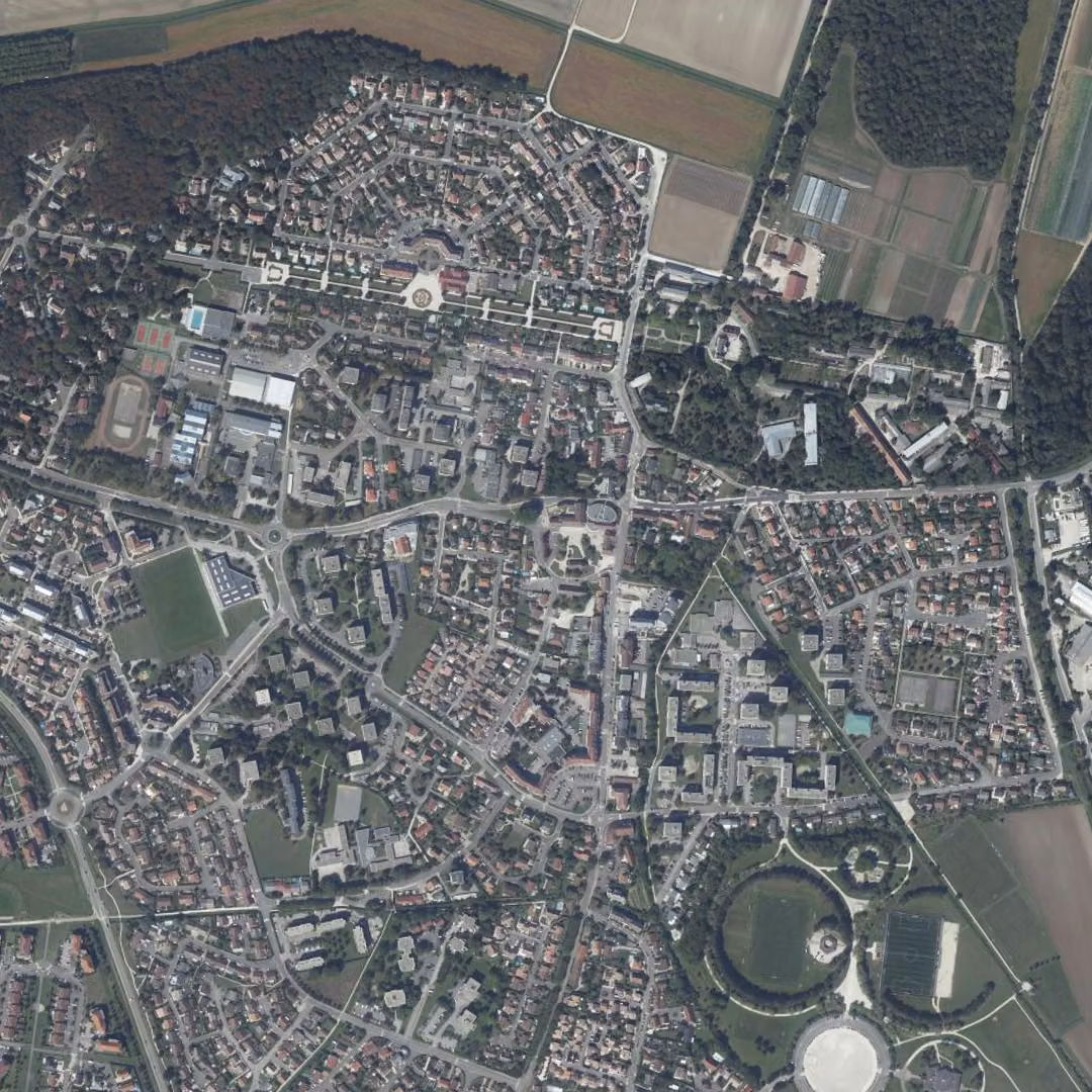 Chevigny-Saint-Sauveur aujourd'hui, le centre vu du ciel