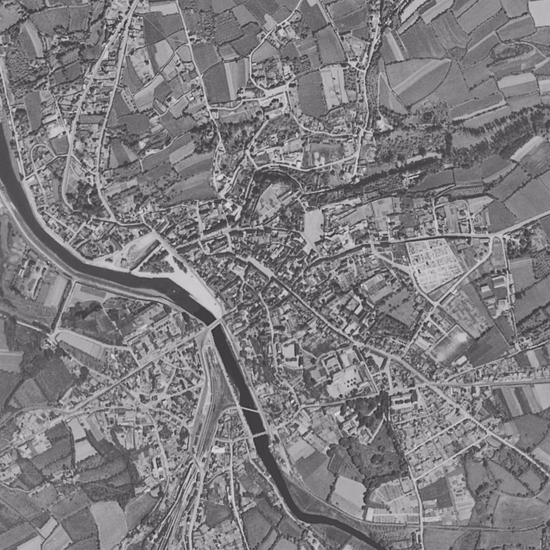 Lannion en 1952, le centre vu du ciel, au même cadrage
