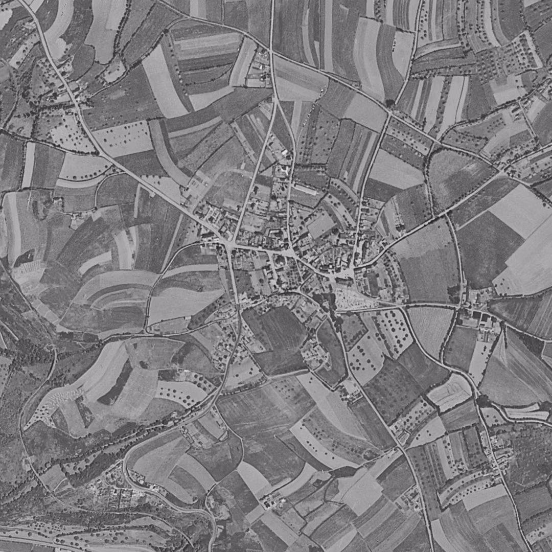 Plérin en 1952, le centre vu du ciel, au même cadrage