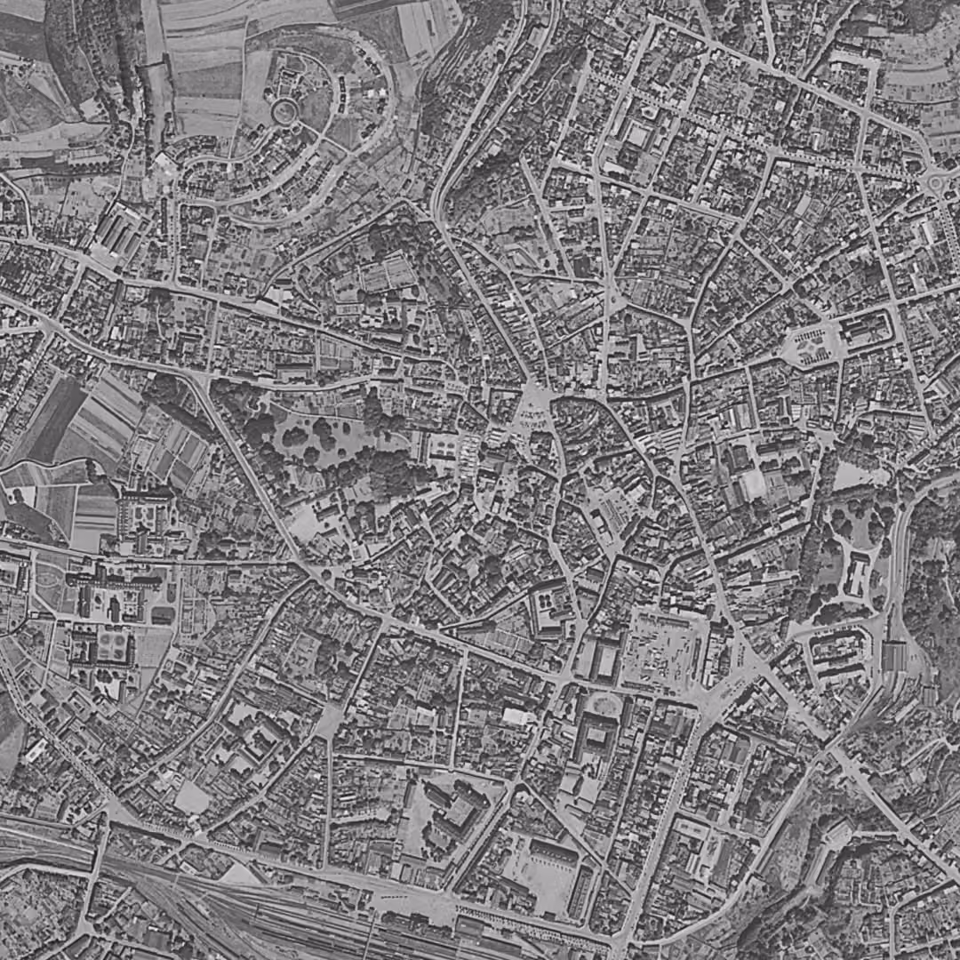 Saint-Brieuc en 1952, le centre vu du ciel, au même cadrage