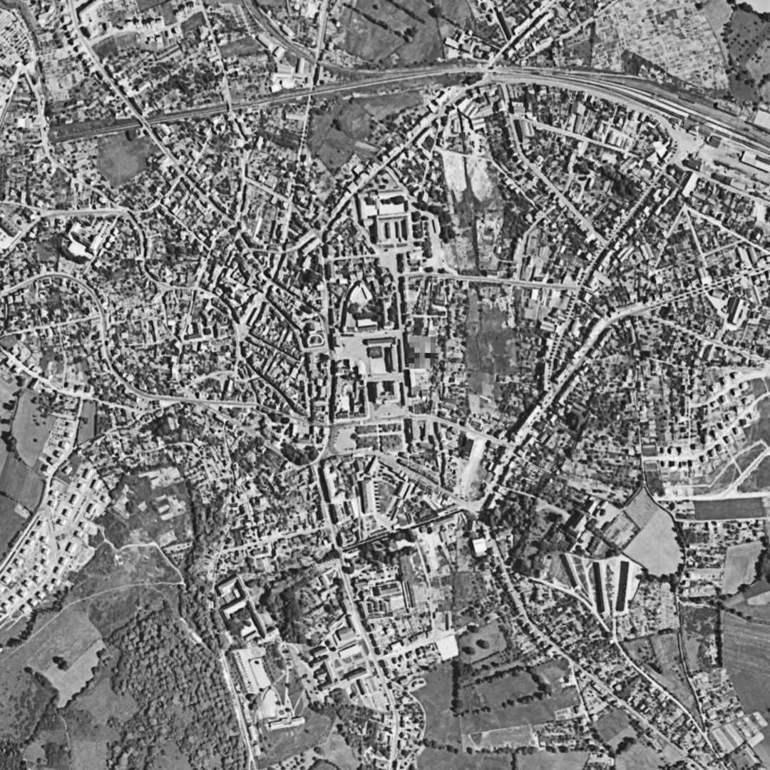 Guéret en 1959, le centre vu du ciel, au même cadrage