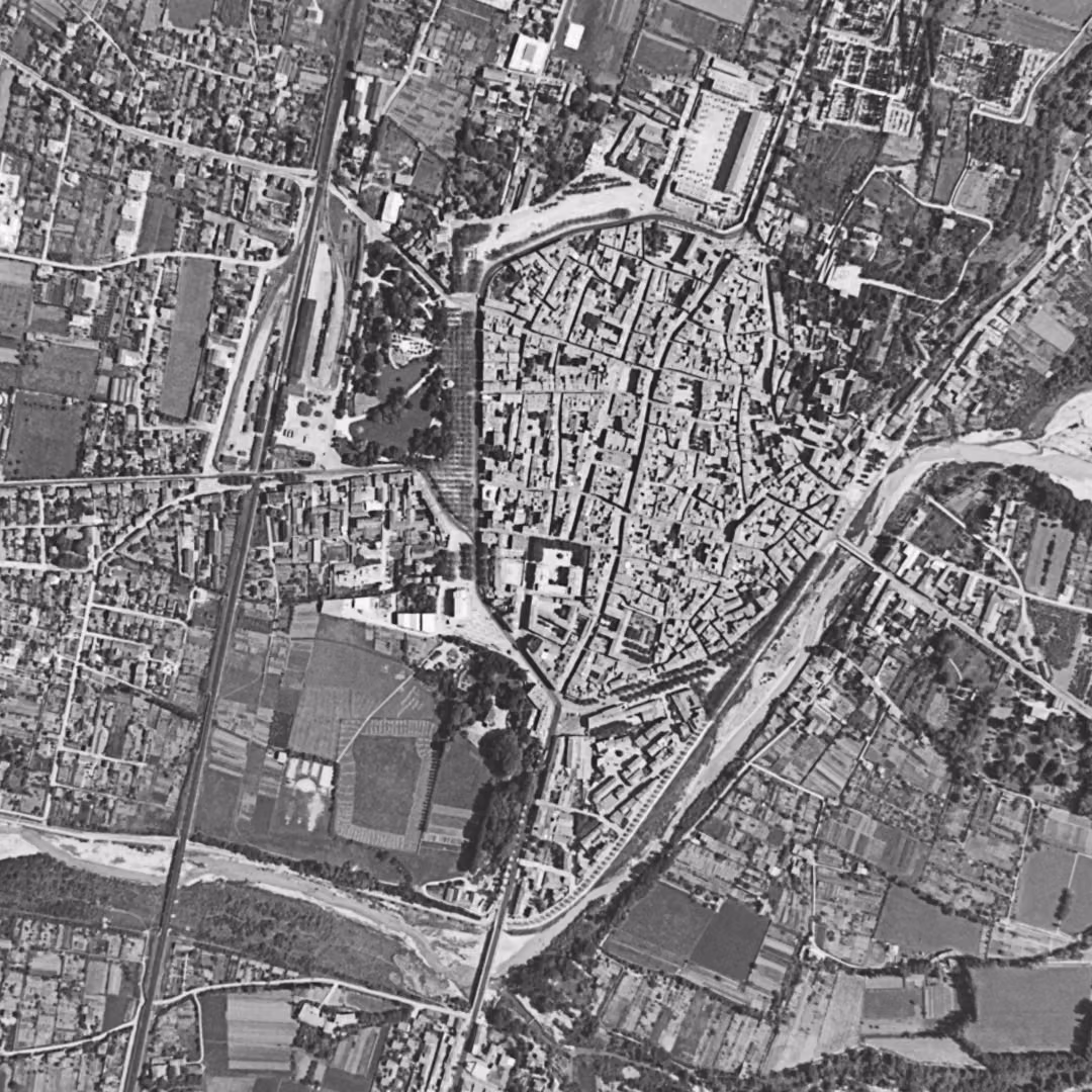 Montélimar en 1954, le centre vu du ciel, au même cadrage