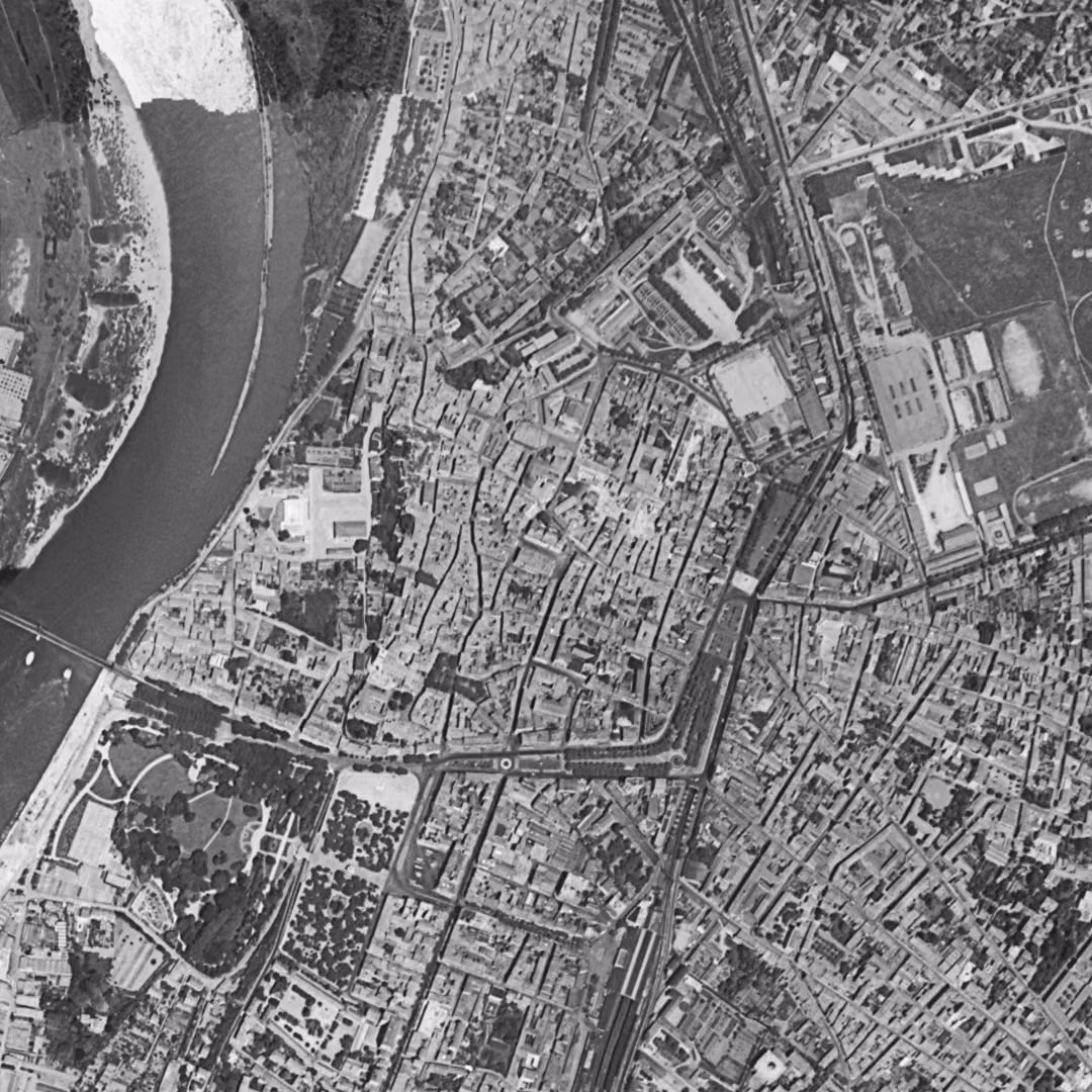 Valence en 1954, le centre vu du ciel, au même cadrage