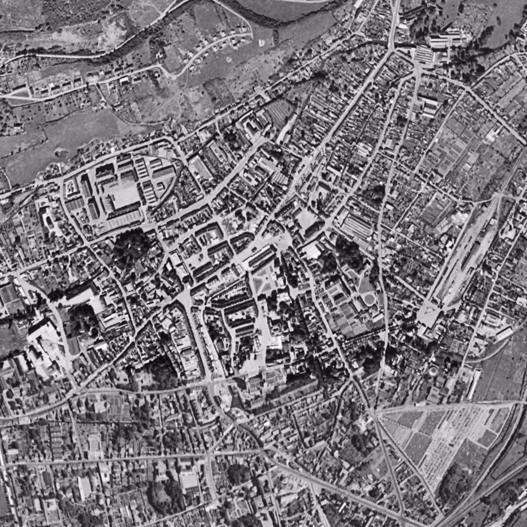 Évreux en 1954, le centre vu du ciel, au même cadrage