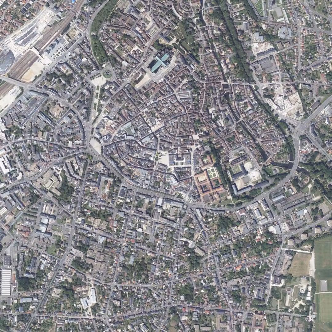 Chartres aujourd'hui, le centre vu du ciel